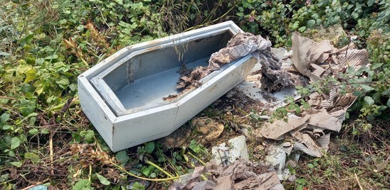 giallo-a-catania,-piccola-bara-bianca-trovata-sul-ciglio-della-strada