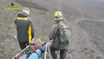 escursionista-ferita-sull’etna,-le-immagini-dei-soccorsi