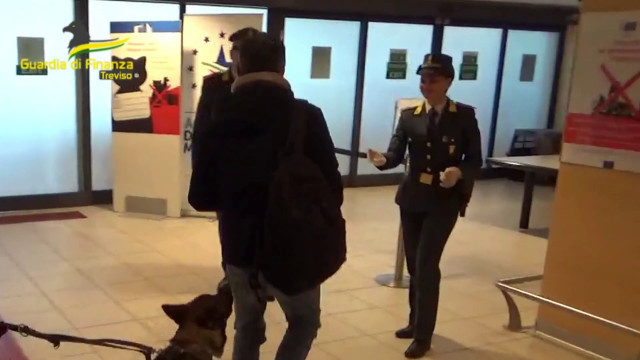 entravano-in-italia-con-documenti-falsi,-arrestato-un-trafficante