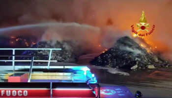 vigili-del-fuoco-domano-incendio-di-rifiuti-nel-ravennate