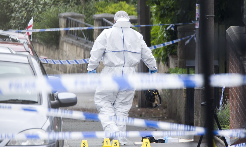 e di-una-ragazza-romana-di-16-anni-il-cadavere-ritrovato-accanto-al-cassonetto -[video]