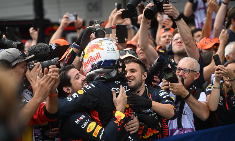 verstappen-vince-il-gran-premio-d’austria,-le-ferrari-al-secondo-e-al-quarto-posto