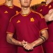 torna-il-lupetto-sulla-nuova-maglia-della-roma