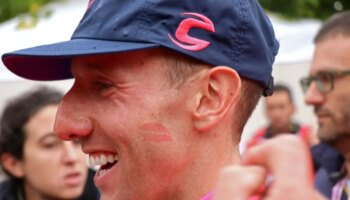 woods-conquista-il-puy-de-dome,-vingegaard-in-giallo