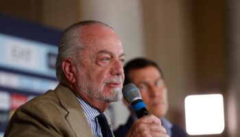de-laurentiis-“fieri-del-tricolore,-osimhen-resta-a-napoli”