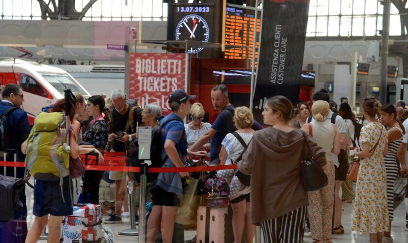 sciopero-dei-ferrovieri-dimezzato-ma-disagi-in-tutta-italia