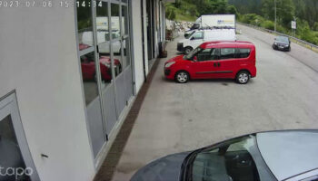 il-video-dell’audi-nera-di-angelika-hutter-che-fa-inversione-di-marcia