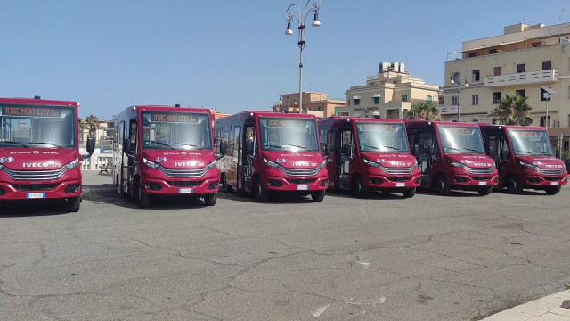 a-roma-entrano-in-servizio-i-moby-city,-i-nuovi-minibus-dell’atac