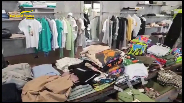 sequestrati-a-bologna-13-mila-prodotti-non-sicuri