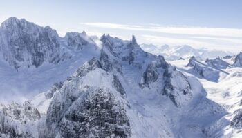 due-alpinisti-bloccati-sul-monte-bianco