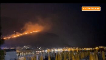 notte-di-incendi-a-palermo,-case-minacciate-dai-roghi-e-chiuso-l’aeroporto