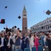 in-piazza-san-marco-consegnate-le-lauree-a-500-studenti-della-ca’-foscari