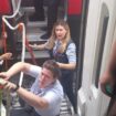 blackout-del-frecciarossa. il-trasbordo-dei-passeggeri-dopo-ore-di-attesa-al-caldo-[video]