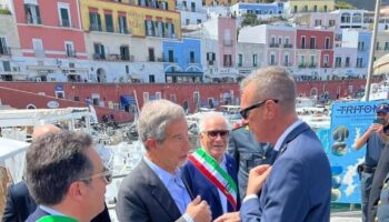 musumeci-incontra-i-sindaci-delle-isole-ponziane