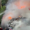 fiamme-in-una-discarica-abusiva-a-roma,-le-immagini