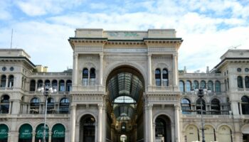 vandalizzata-a-milano-la-galleria-vittorio-emanuele-ii,-imbrattata-con-vernice-spray