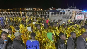un’altra-notte-di-sbarchi-di-migranti-a-lampedusa