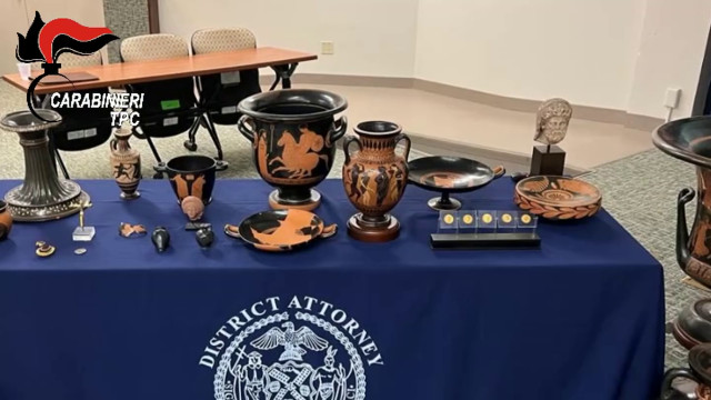 tornano-in-italia-266-reperti-archeologici-recuperati-negli-usa