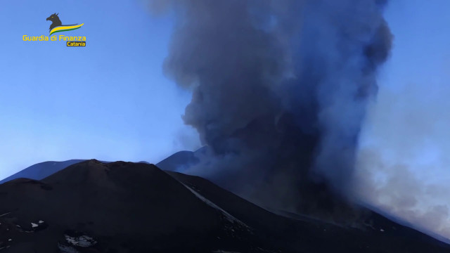 soccorso-alpino-della-guardia-di-finanza-attiva-vigilanza-sull’etna