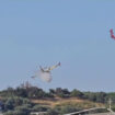 fiamme-nella-periferia-di-crotone,-in-azione-due-canadair