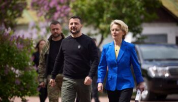 ue-ucraina,-von-der-leyen-“incontro-produttivo-con-zelensky-ad-atene”