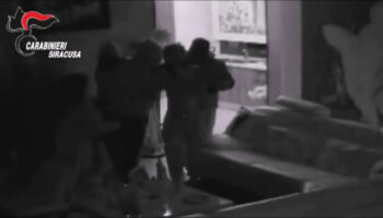 rapina-in-villa-a-siracusa,-proprietari-sequestrati-e-immobilizzati