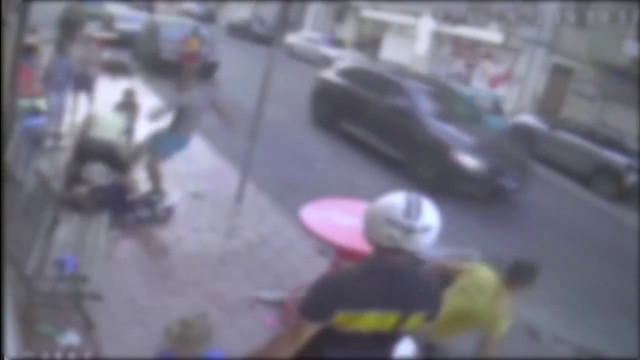 maxi-rissa-a-colpi-di-bastone-a-gela,-le-immagini