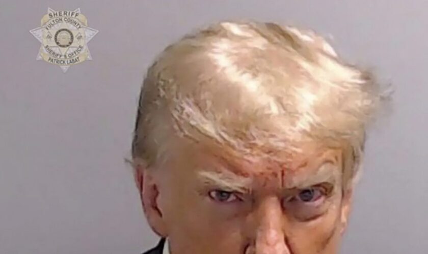 trump-in-carcere-ad-atlanta-e-rilasciato-su-cauzione