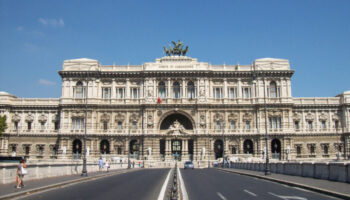 legittimo-licenziare-chi-fa-allusioni-sessuali-alla-collega 