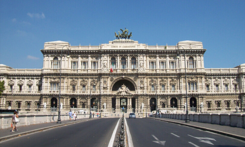 legittimo-licenziare-chi-fa-allusioni-sessuali-alla-collega 