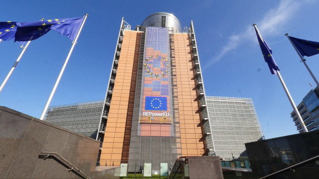 ue,-la-bilancia-commerciale-torna-in-positivo