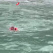 turista-soccorso-in-mare-nel-salernitano,-le-immagini