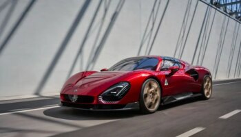 torna-l’alfa-romeo-33-stradale,-un-capolavoro-a-quattro-ruote