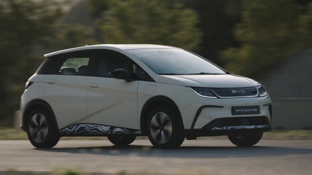 debutta-in-italia-dolphin,-nuova-berlina-elettrica-del-marchio-byd