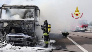 a-fuoco-motrice-camion-lungo-la-superstrada-pedemontana-veneta