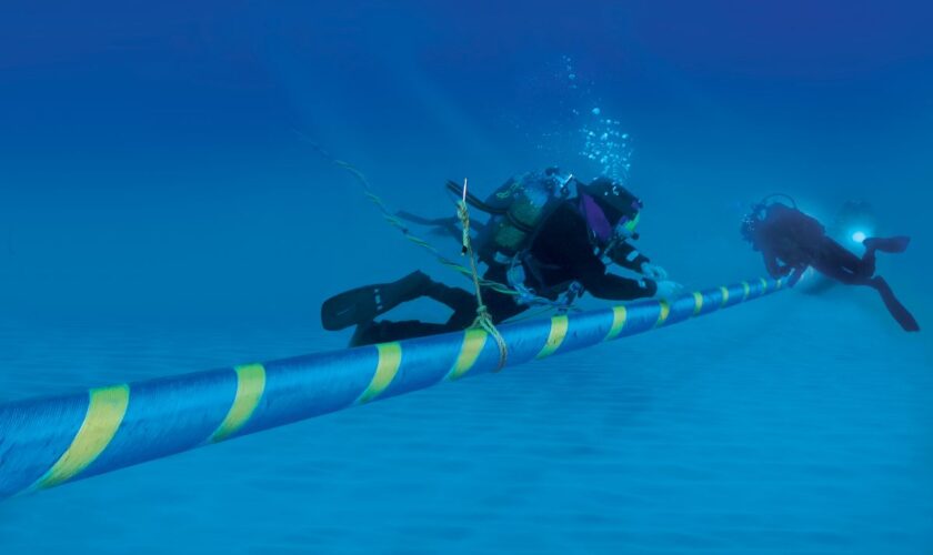 terna,-al-via-il-collegamento-elettrico-sottomarino-elba-continente