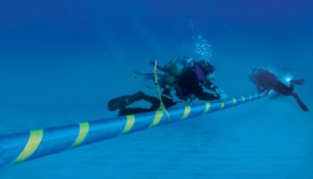 terna,-al-via-il-collegamento-elettrico-sottomarino-elba-continente