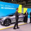 il-cancelliere-tedesco-scholz-visita-lo-stand-opel-all’iaa-mobility