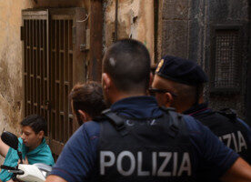 blitz-anticrimine-a-tor-bella-monaca-e-nei-quartieri-spagnoli-[video]