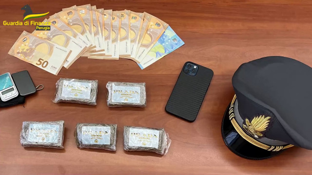 in-manette-in-cinque-a-perugia-per-traffico-di-stupefacenti