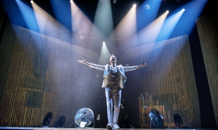 da-marzo-2024-torna-arturo-brachetti-con-lo-spettacolo-“solo”