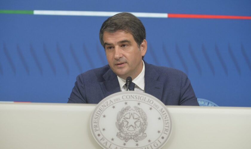 fitto-“45-milioni-a-lampedusa-per-il-disagio-che-l’isola-subisce”