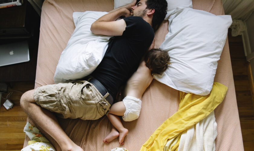  genitori-perdono-oltre-2-mesi-di-sonno-nel-primo-anno-del-loro-bimbo 