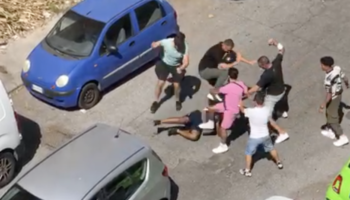 tenta-di-rapinare-un’anziana-a-roma,-scatta-il-pestaggio