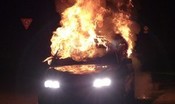 non-accetta-la-separazione-e-da-fuoco-all’auto-del-‘rivale’
