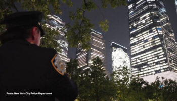 torri-gemelle,-l’omaggio-della-polizia-di-new-york-alle-vittime