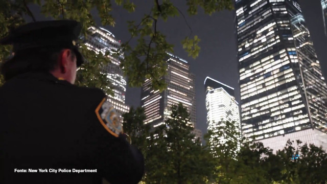 torri-gemelle,-l’omaggio-della-polizia-di-new-york-alle-vittime