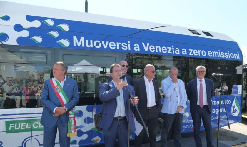 a-venezia-arrivano-i-primi-autobus-a-idrogeno