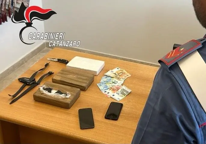 in-auto-con-3-chili-di-cocaina,-due-arresti-in-provincia-di-catanzaro