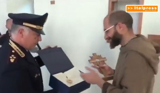 ruba-le-reliquie-di-san-francesco-e-scappa-in-bici,-arrestato-a-lamezia-terme